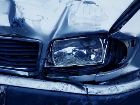 Rozbity samochód w wyniku szkody komunikacyjnej